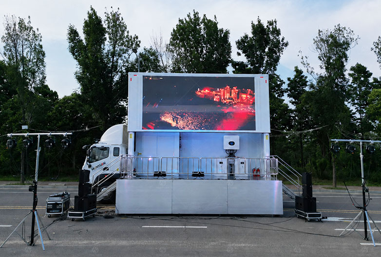 LR235S Solar-Powered Roadshow Truck